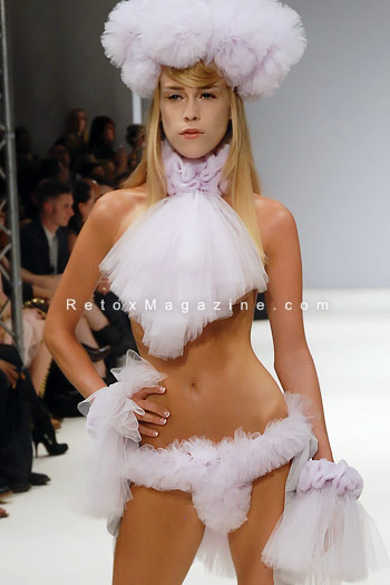 Pam Hogg, London Fashion Week, catwalk image25