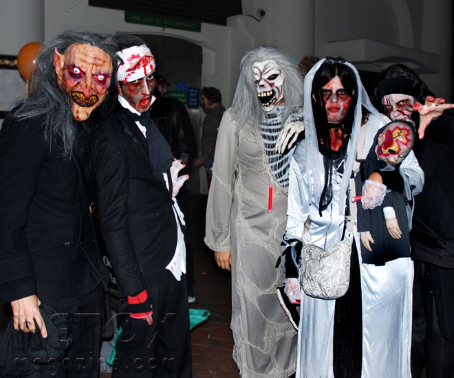 Zombie family - Halloween zombie walk in London, photo 20
