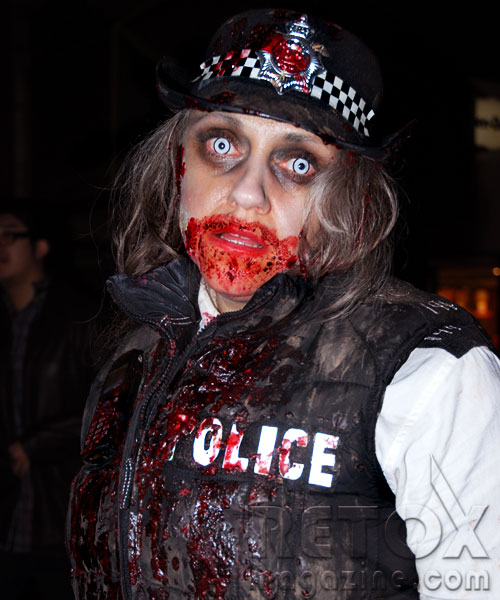 Zombie policewoman - Halloween zombie walk in London, photo 15