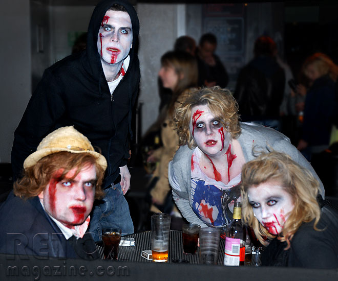 Zombies at Yates - Halloween zombie walk in London, photo 13